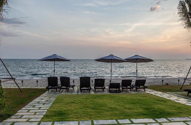 Escape Beach Condo Family Room