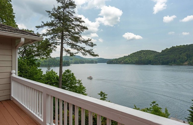 Escape to Lake Glenville