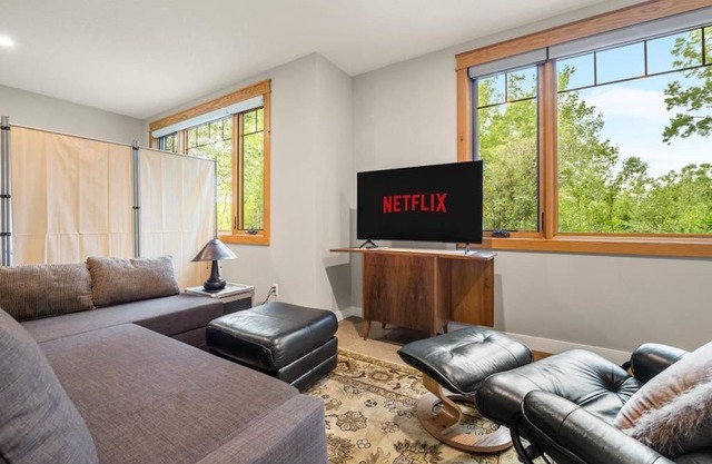 Escape to the Rockies but near Calgary Includes Free Parking and Banff Entry