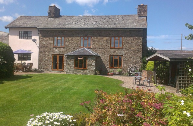 Escape to this beautiful country retreat, rural location & excellent facilities