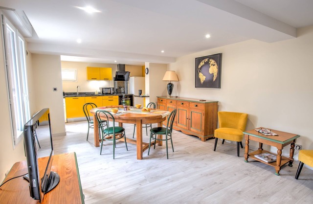 Espelidou is a 2 bedroom, 1 bathroom house is a few minutes from Orléans
