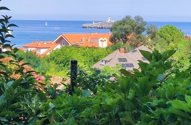 ESTELAS: 20 mn from Santander/5 mn from SOMO beach.