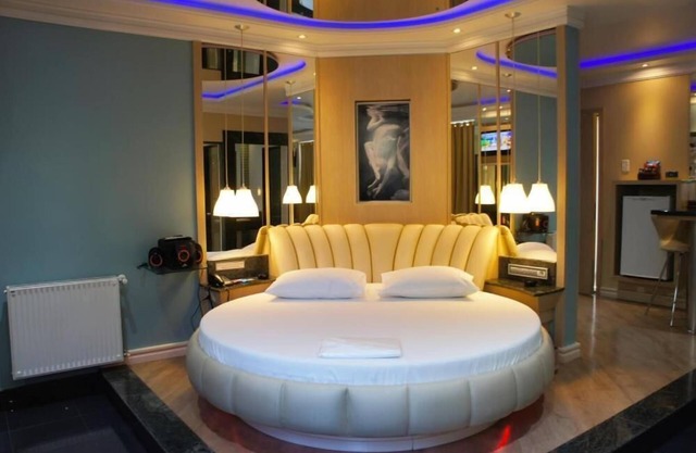 Ettus Motel