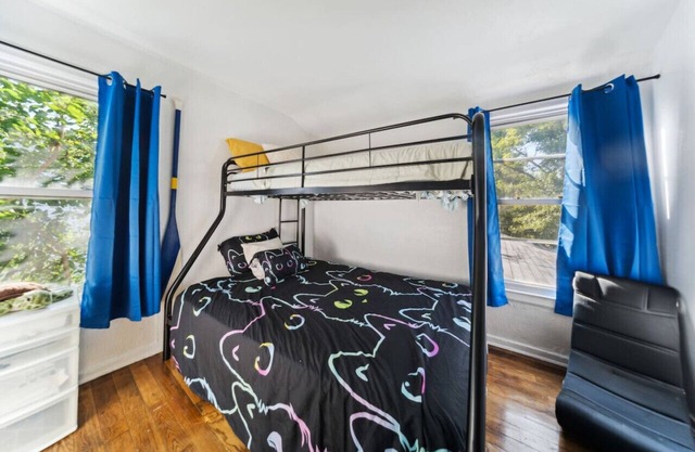 Euclid 3 bedroom 1 bath just 12 min to Cleveland