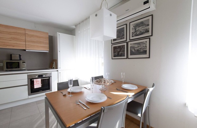 Eva Tour As/Modern 2BR apartment in center, free garage, WiFi & AC