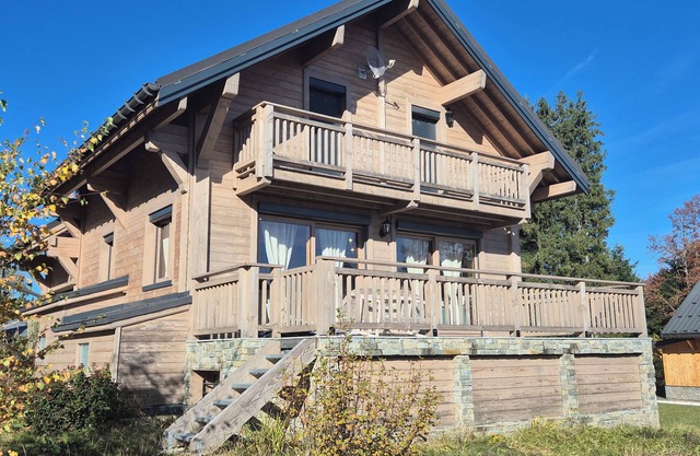 *Exceptional Chalet for Rent in La Féclaz – 4 Bedrooms, Sleeps 10*