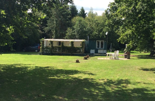 Exclusive 4 acre Fishing Lakes With mobile home (£100 per wk) and bait cabin