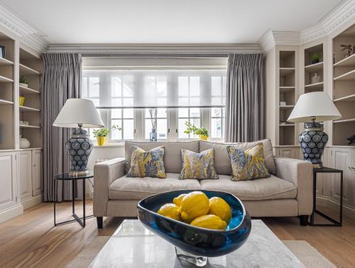 Exclusive 3Bd House in Belgravia with Private Garage, Terrace and Balcony