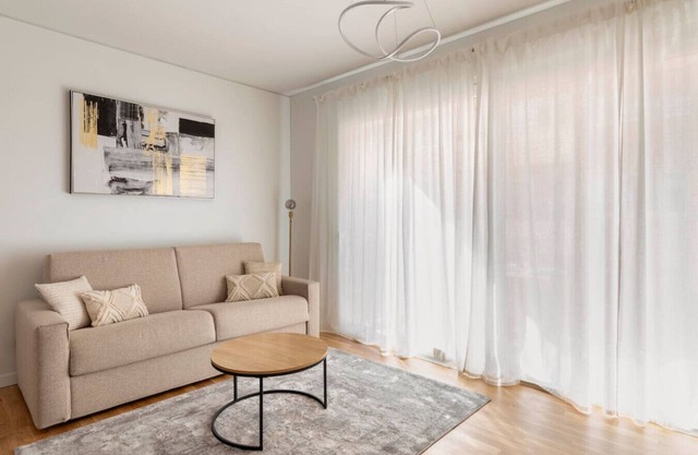 Exclusive brand-new apartment with free parking