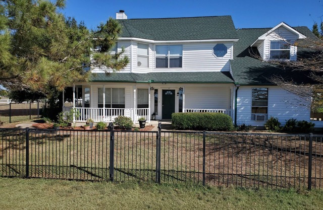 Exclusive Luxury Getaway on 10 Acres, Lake Views, Perfect for Groups, Close In