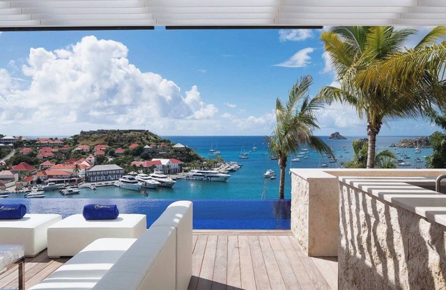 Exclusive Villa with Elegant Style