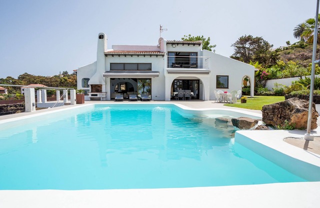 Exclusivity for the highest standards in the traditional style.