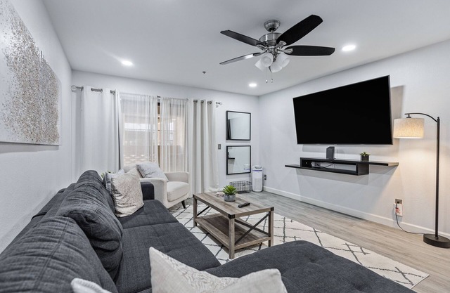 Executive 2 Bdrm Condo in the Heart of Biltmore!