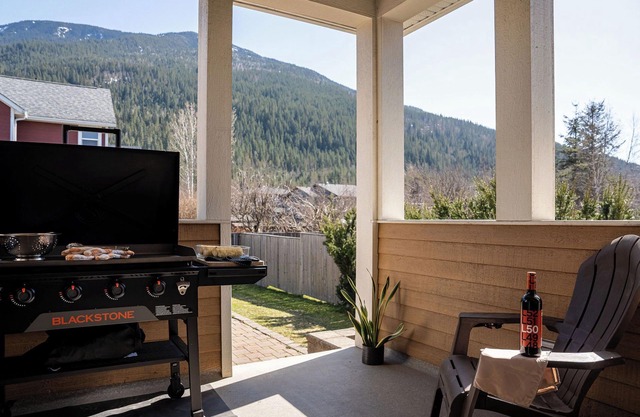 Executive Home Near Revelstoke Mountain Resort