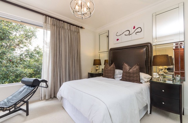 Executive luxury loft overlooking a green park and bird sanctuary