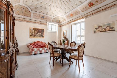 EXLUSIVE DOLCEVITA PALAZZO PICALFIERi