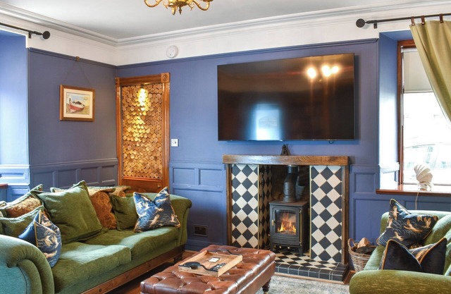 Experience cosy comfort in this Cairnbulg holiday home, featuring a log fire.