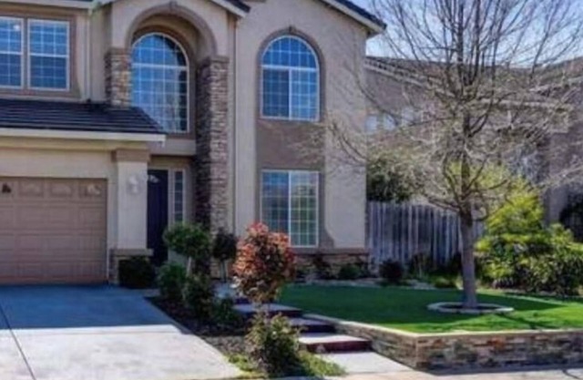 Experience Elk Grove living near CSUS – just a quick 18-min drive away