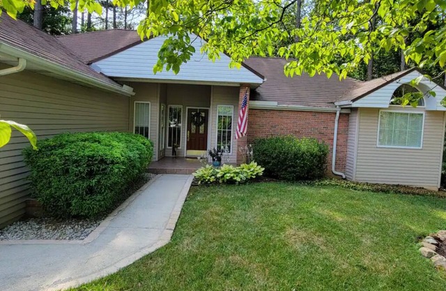 Experience Loudon charm near Tellico Lake in Tellico Village-private suite.