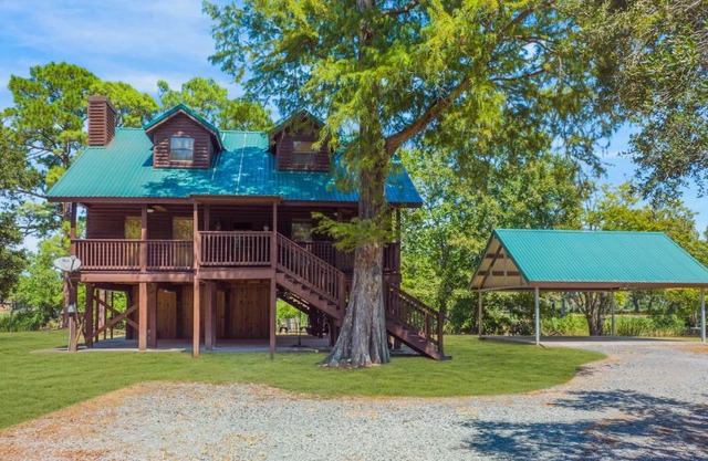 Experience Louisiana, Cabin on Bayou Petite Anse
