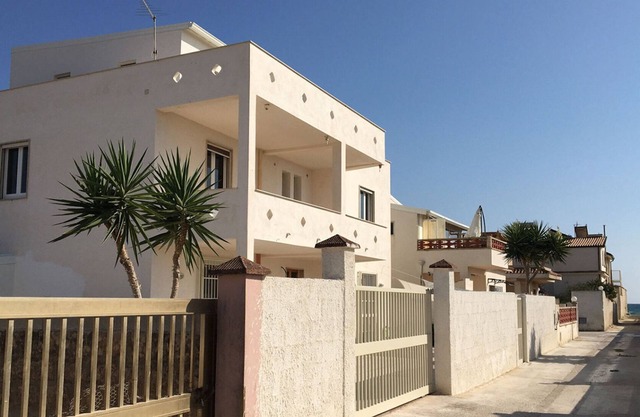 experience the sea in a natural paradise ideal for kitesurfing, windsurfing, cycling and children