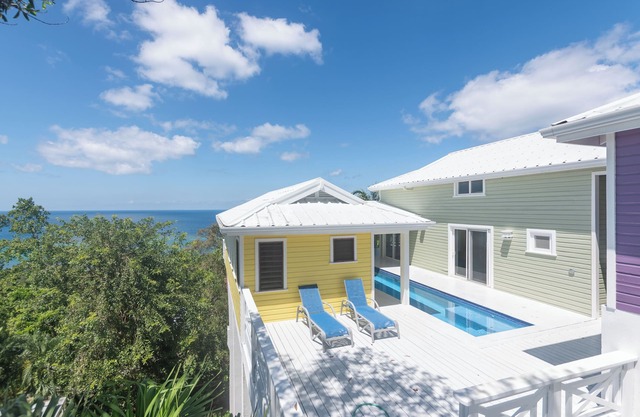 Experience tropical living at Casa Afortunada, 4-bedroom home with stunning ocean views.