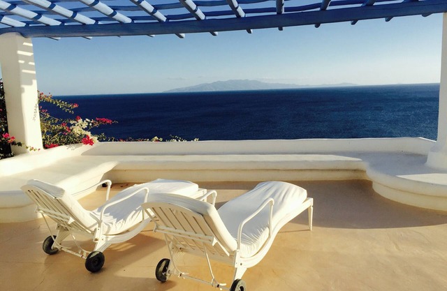 Exquisite seafront 5 bedroom villa