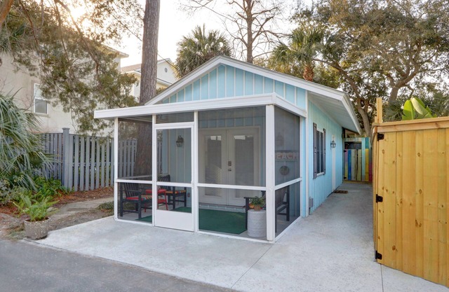 EZBreezy 1 bedroom home located on St. Simons popular East Beach