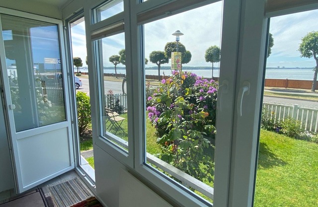 Fördetraum,1. Reihe, 20 m zum Strand, Meerblick, Frisch Renoviert, Loggia, EG