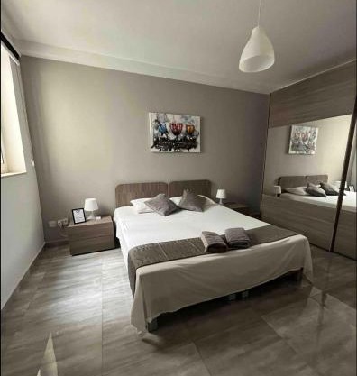 F10 Room 1, Private Double room with private bathroom in shared Flat