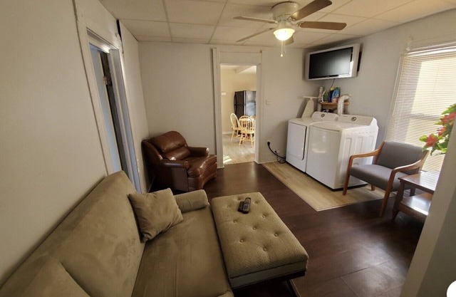 (F2) 2bdrm Syracuse University living, near Destiny.