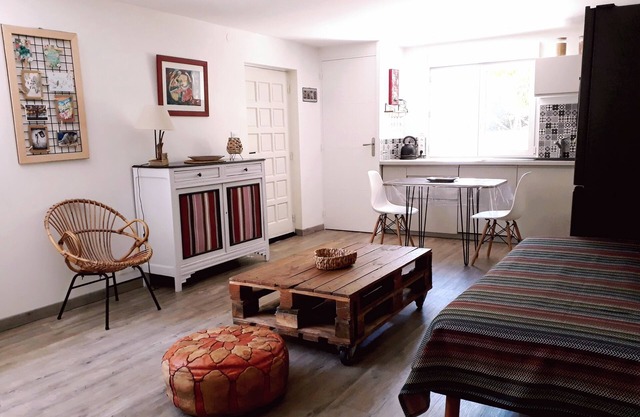 F2 on the ground floor in Céret (66) in a haven of peace 30 minutes from Racou beach