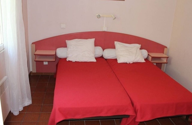 F2 with sea view for 4 persons 20