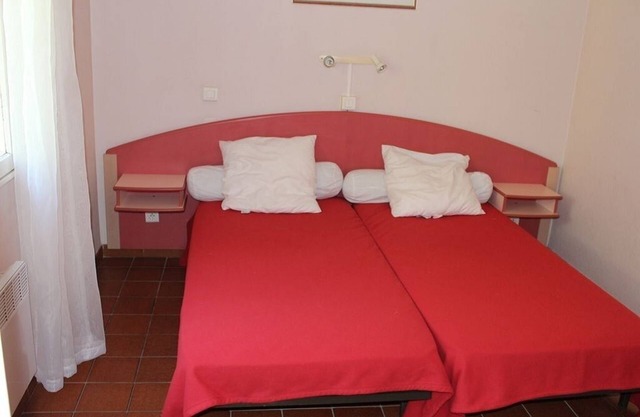 F2 with stunning sea views for 4 people 16