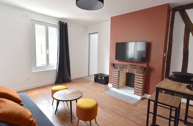 F3 Charm of the old renovated, fully equipped