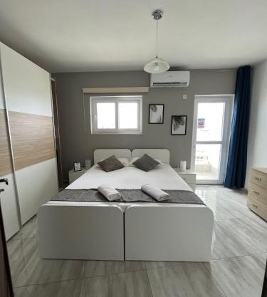 F3 Room 1, Private Double room with private bathroom and balcony