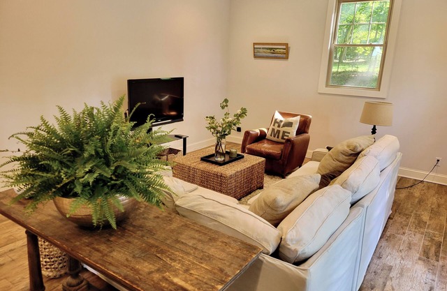 Fabulous Carriage House in Gorgeous Southport, CT