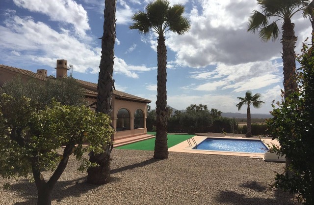 Fabulous Frontline Villa with Pool on 13th Tee