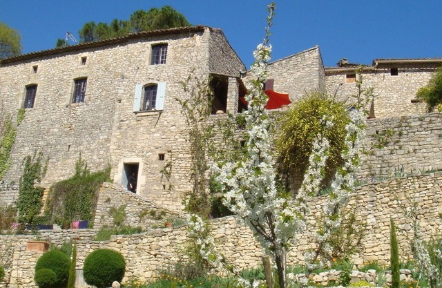 Fabulous large home in Montclus overlooking the river with private pool