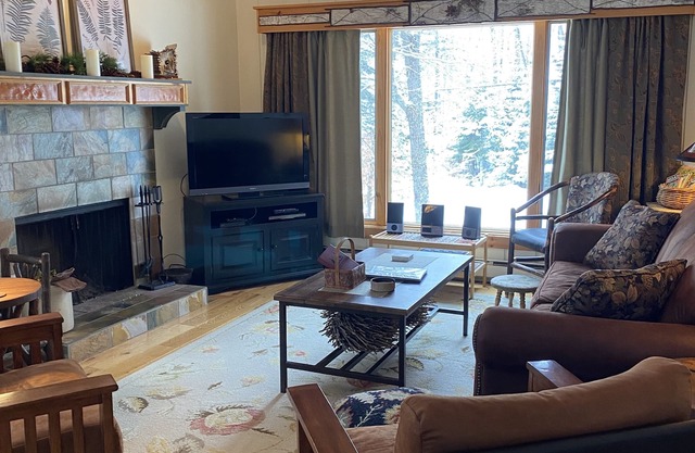 FABULOUS VALUE IN LAKE PLACID: Golf, Tennis, Lakeside Hiking, Skiing