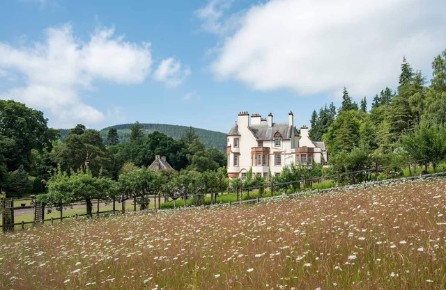 FAIRNILEE HOUSE - sleeps 16 guests in 6 bedrooms