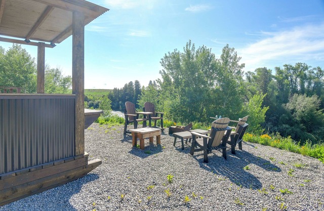 Fall River Cabin Retreat: On-Site Fly Fishing!