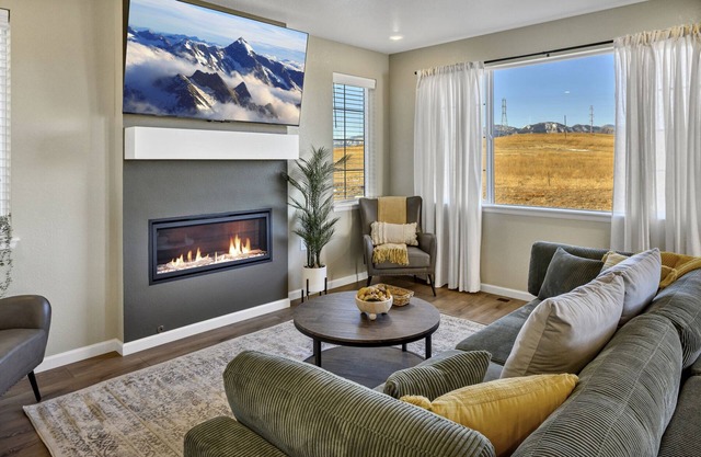 Family 5BD Getaway – Views, Games, Golden Tee & Near Boulder!