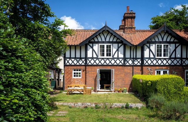 Family & Dog-Friendly 3BR/2BA Suffolk Cottage, Gardens – Near Coast & Castles