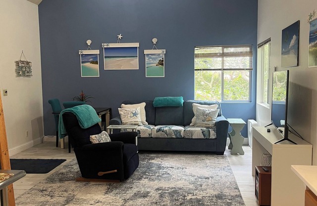Family & dog friendly Cottage with tons of amenities & perks!
