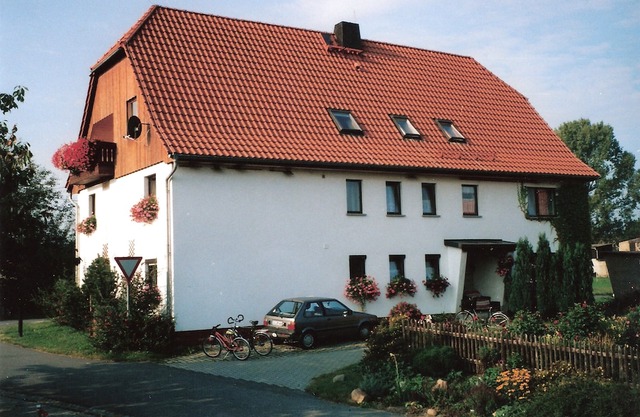 Family friendly, pets allowed, large garden, common room with Billiards, Wi-Fi