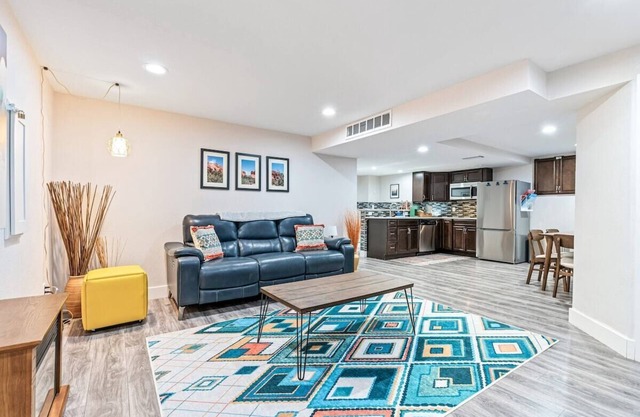Family Friendly 2bd 1ba, close to 70 exit in Arvada, CO.