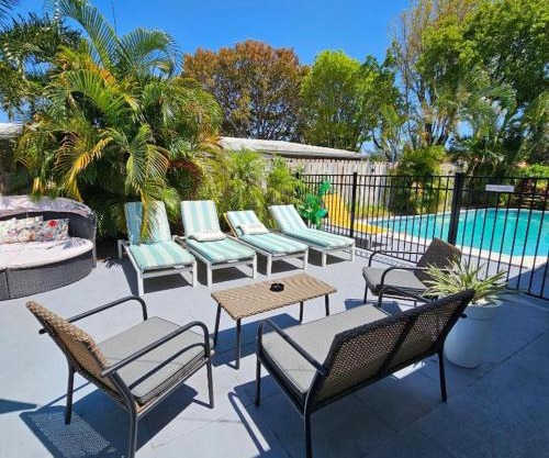 Family Friendly Gateway with Pool & Patios, Near Beaches, Groceries and Restaurants Prime Location!