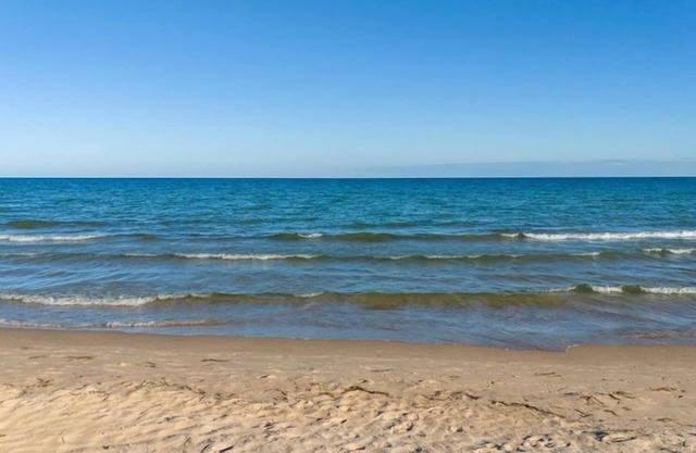 Family-friendly home on Lake Michigan, sandy beach!