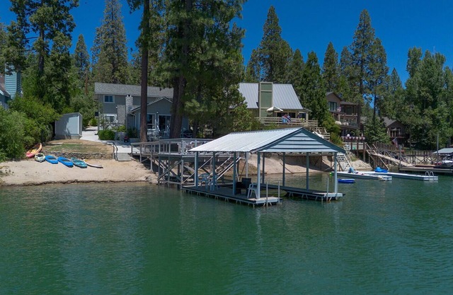 Family-Friendly Lakefront Retreat; Private Dock & Beach-Walk to Pines Village